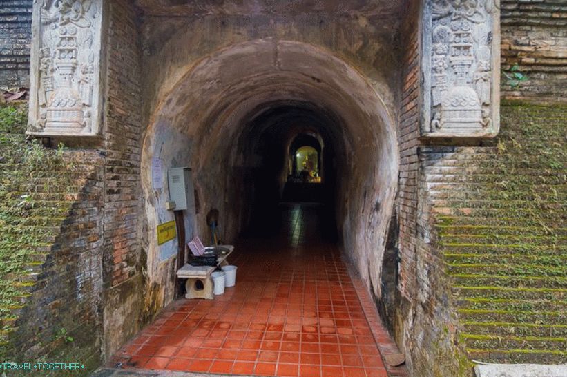 Храм тунела Ват Умонг (6)