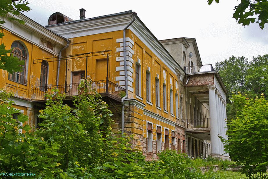Главна кућа имања Суханово