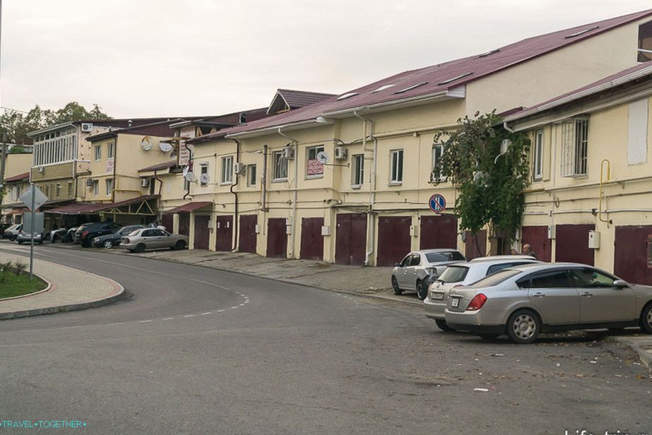 Одвојена прича - блокови зграде гараже