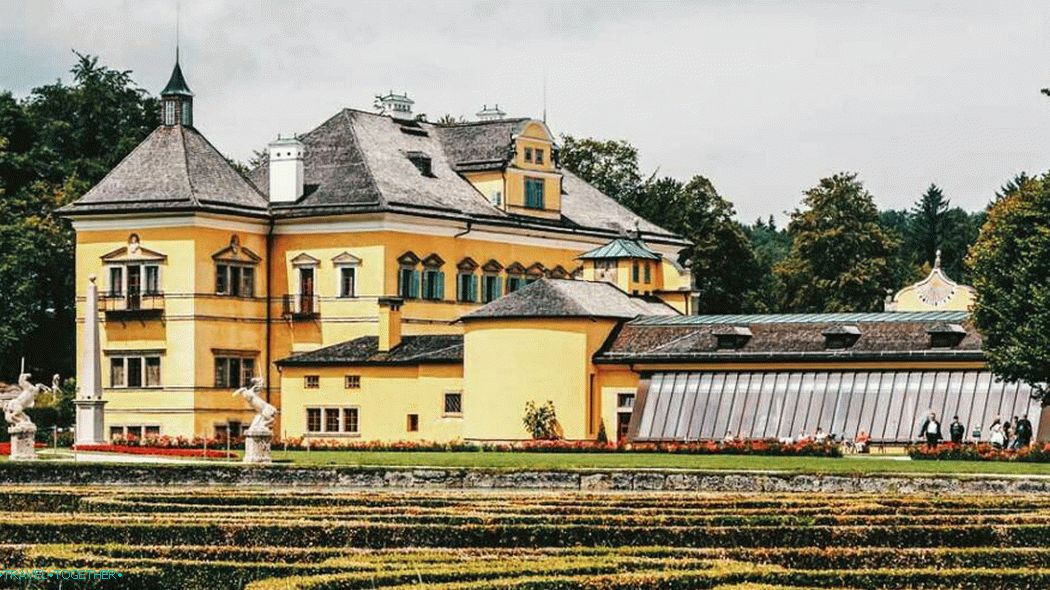 Палац и парк комплекс Хелбрунн