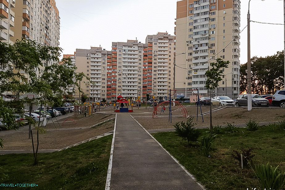 У близини источне улице Кругликовскаиа, веома близу, нема места за паркирање чак и током дана